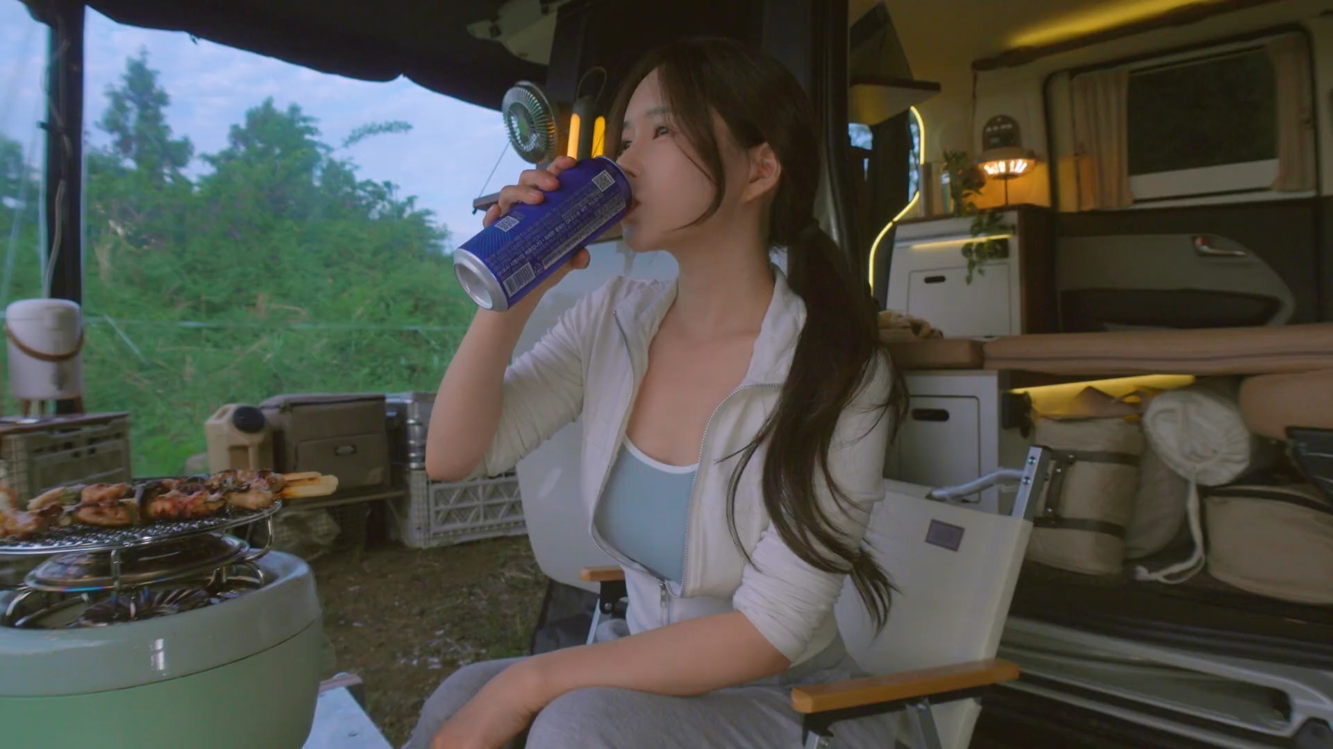 济南动物园大熊猫“华奥”迎来18岁生日